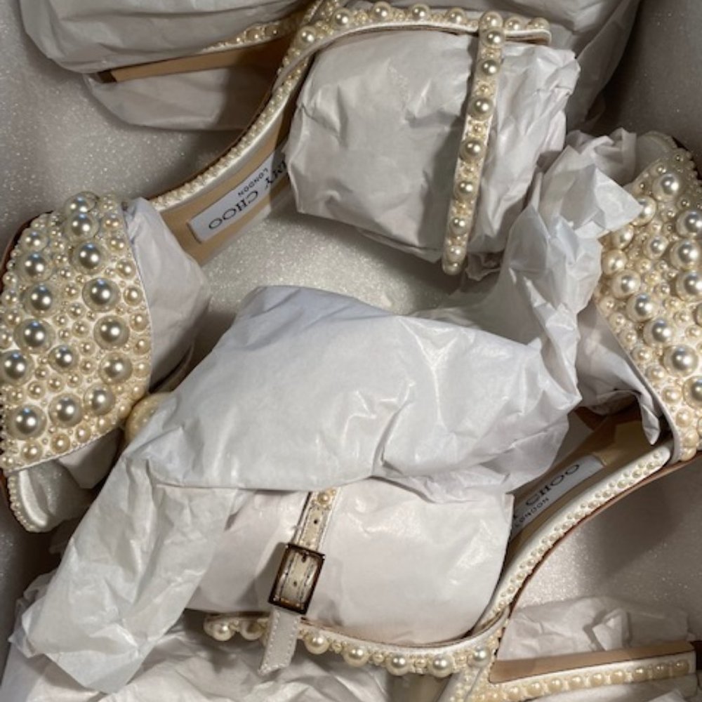 JIMMY CHOO NEVER WORN SACORA 100 - White Satin Sandals with All Over Pearls